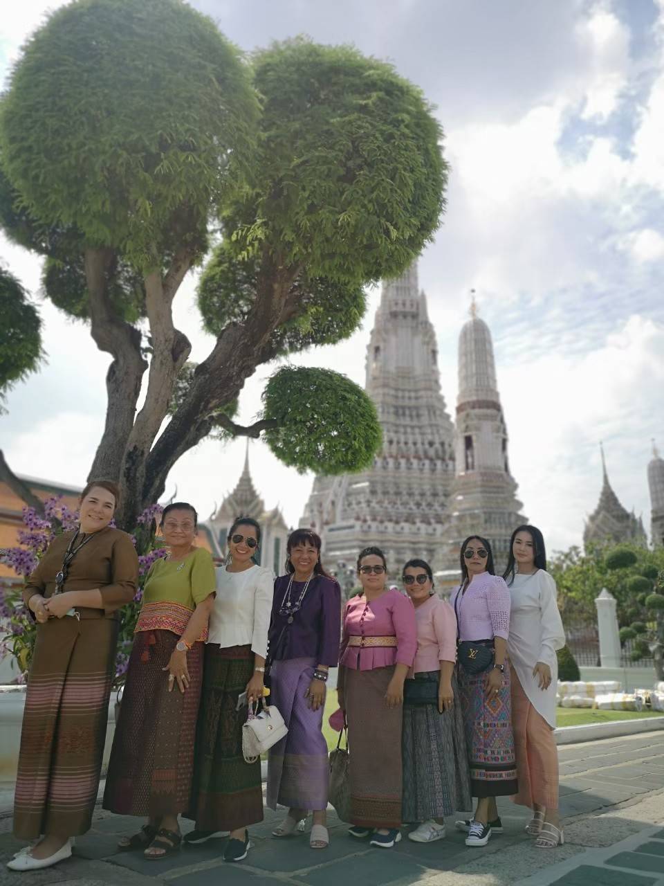 ภาพประทับใจ ทริปใส่ชุดไทยไหว้พระ 9 วัด กรุงเทพ