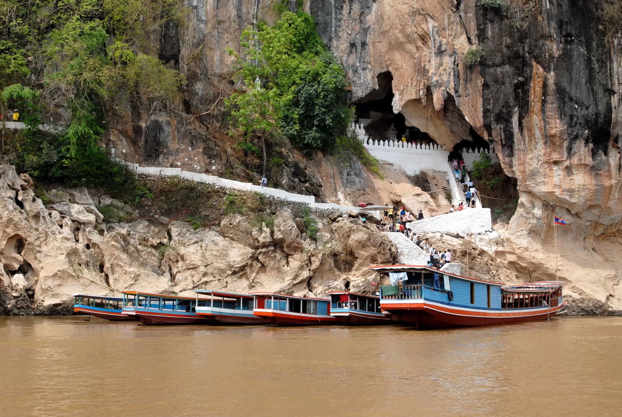 NLVK04 น่าน-ล่องเรือน้ำโขง-หลวงพระบาง-วังเวียง-เวียงจันทน์-หนองคาย 4 วัน (รถ-เรือ-รถ)