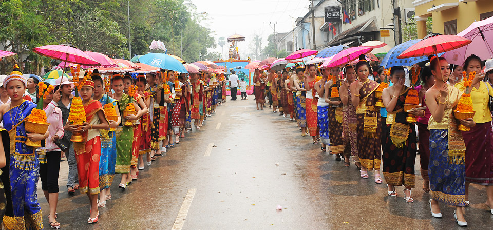 ภาพประทับใจ สงกรานต์หลวงพระบาง รวมภาพประเพณีสงกรานต์ปี 51 และ 53 ที่หลวงพระบาง ภาพชุด 4