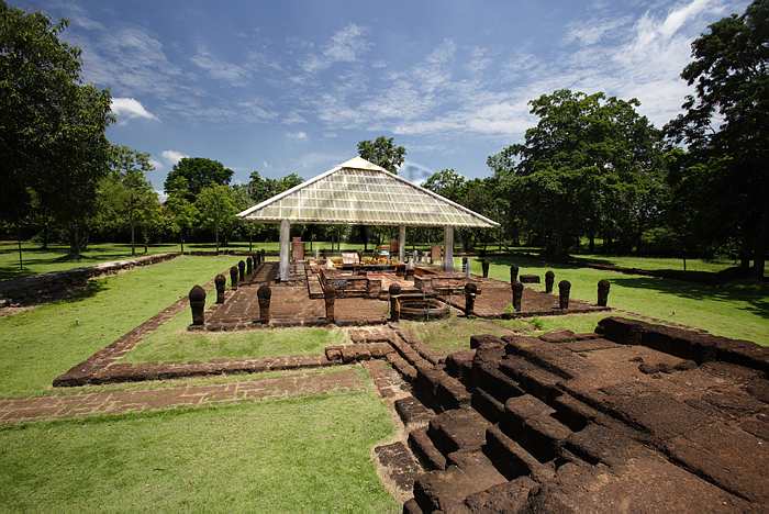 โบราณสถานเมืองศรีมโหสถ (หลวงพ่อทวารวดี) ต.โคกปีบ อ.ศรีมโหสถ จ.ปราจีนบุรี 