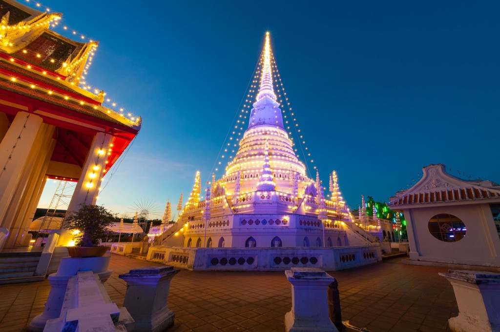 วัดพระสมุทรเจดีย์ ต.ปากคลองบางปลากด อ.พระสมุทรเจดีย์ จ.สมุทรปราการ 