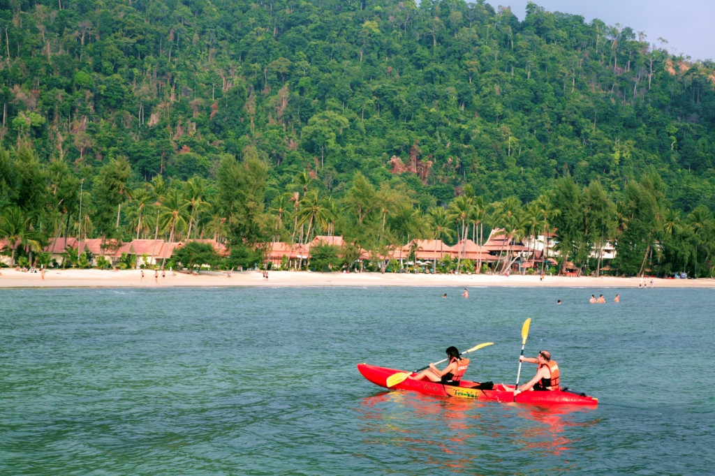 หาดคลองพร้าว ต.เกาะช้าง อ.เกาะช้าง จ.ตราด 