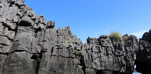 ปราสาทหินพันยอด เกาะเขาใหญ่ ชุมชนบ้านบ่อเจ็ดลูก อ.ละงู จ.สตูล