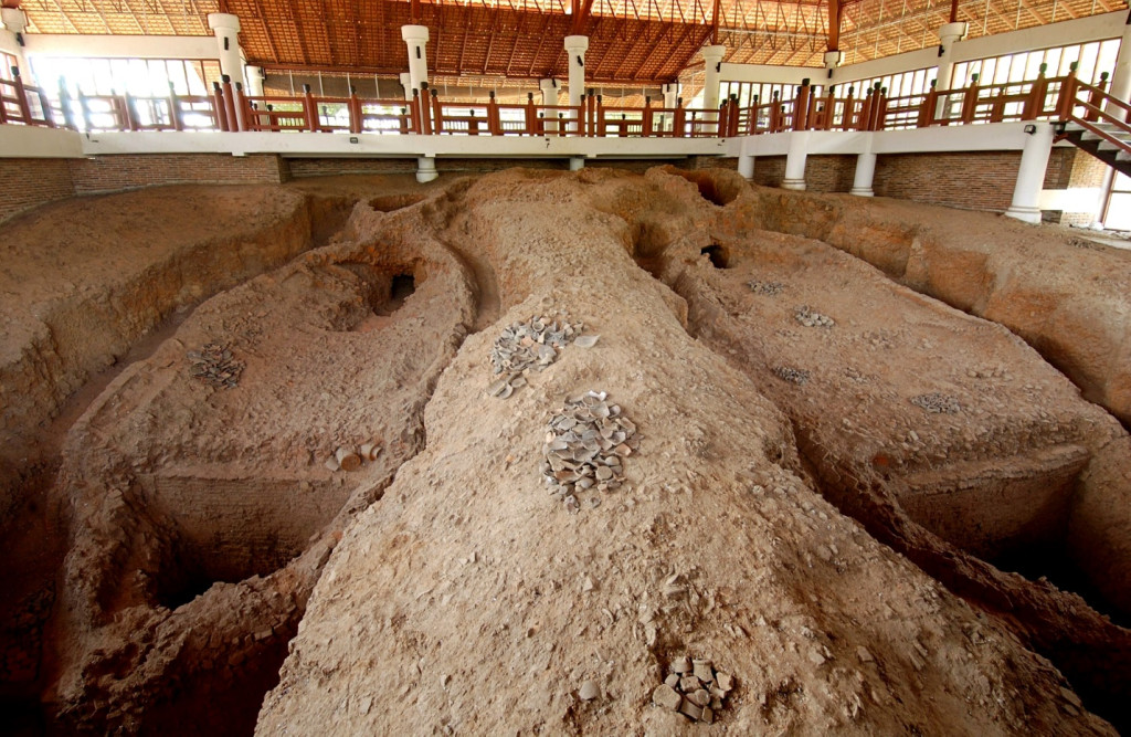 โบราณสถานเตาเผาแม่น้ำน้อย ต.เชิงกลัด อ.บางระจัน จ.สิงห์บุรี 