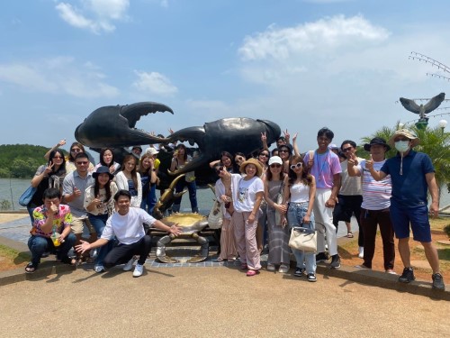 ภาพประทับใจ กระบี่ เกาะพีพี อ่าวมาหยา ล่องเรือลอดอุโมงค์ป่าโกงกาง